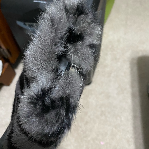 Donald Pliner Genuine Fur trim Ankle Boots Super cute! - Picture 13 of 15